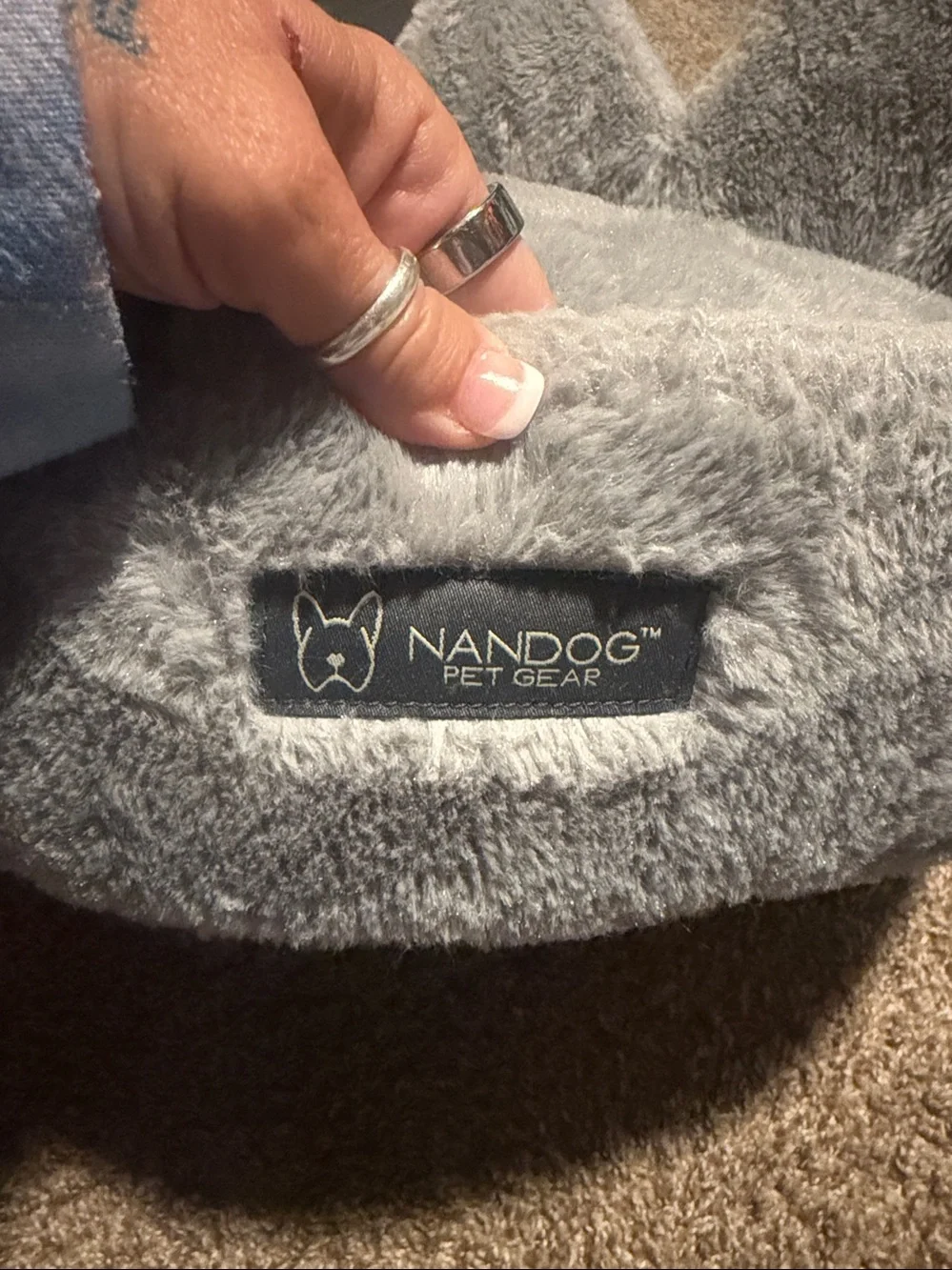 Nandog Pet Gear Crown Plush dog or cat bed (gray, EUC!)